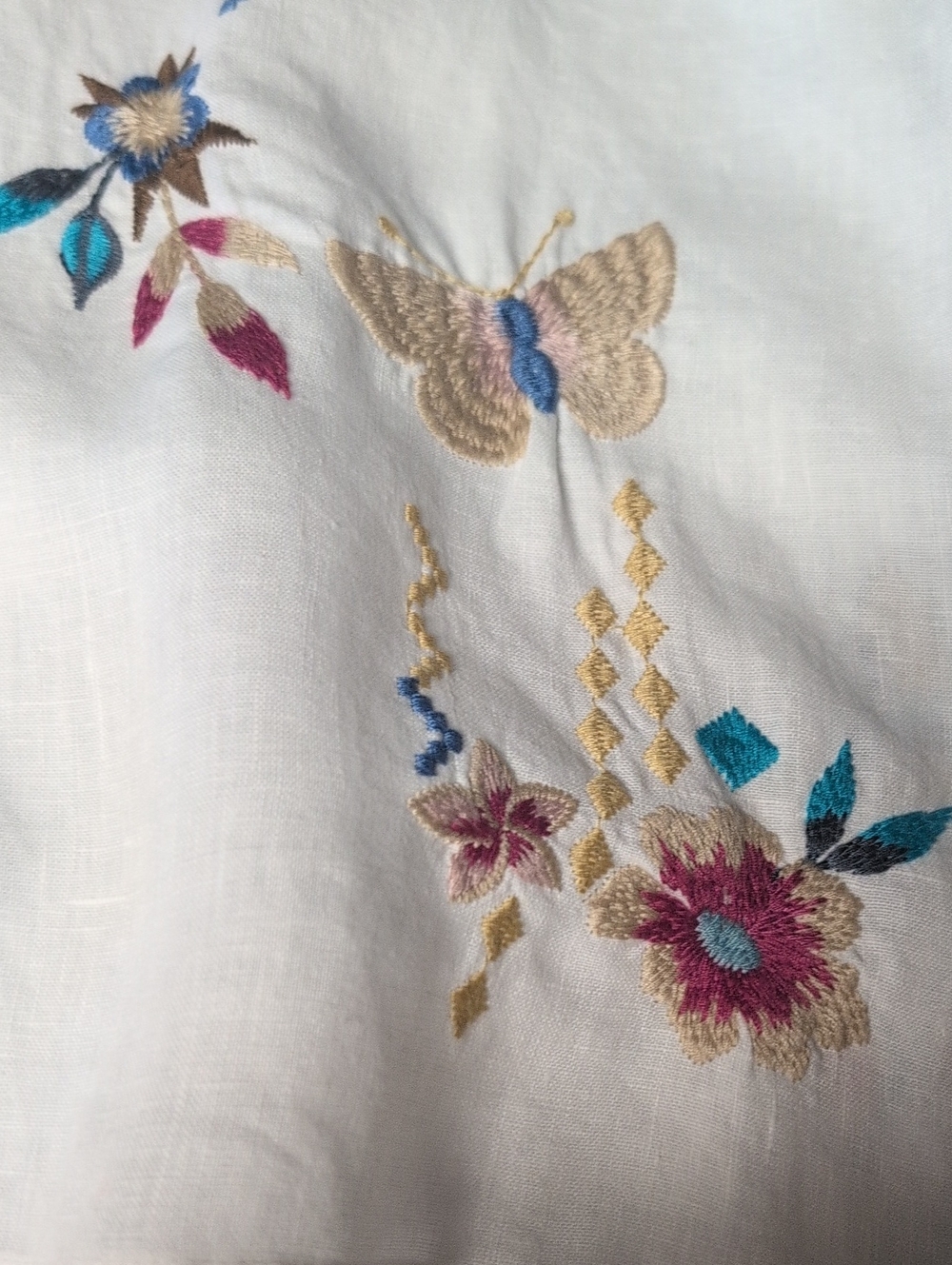 Johnny Was Mariposa White Linen Top. - Picture 6 of 10